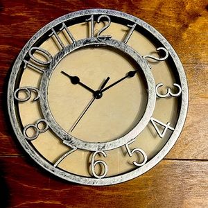 Wall clock. Working condition, no flaws.,6inchs